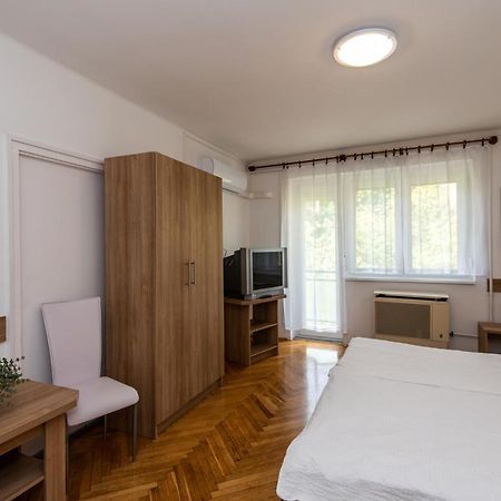 Kis Janos Apartman Sopron Exterior foto